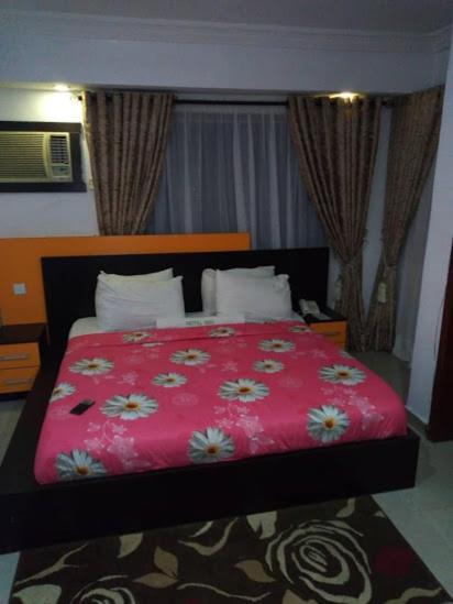 Alluring View Hotel - Toyin Sreet Ikeja Εξωτερικό φωτογραφία