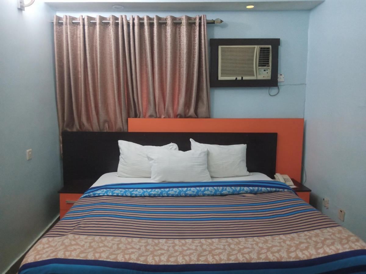 Alluring View Hotel - Toyin Sreet Ikeja Εξωτερικό φωτογραφία