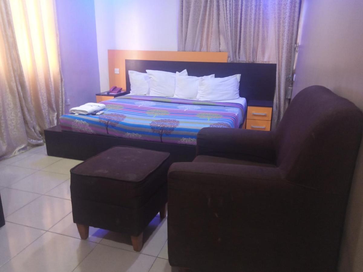 Alluring View Hotel - Toyin Sreet Ikeja Εξωτερικό φωτογραφία