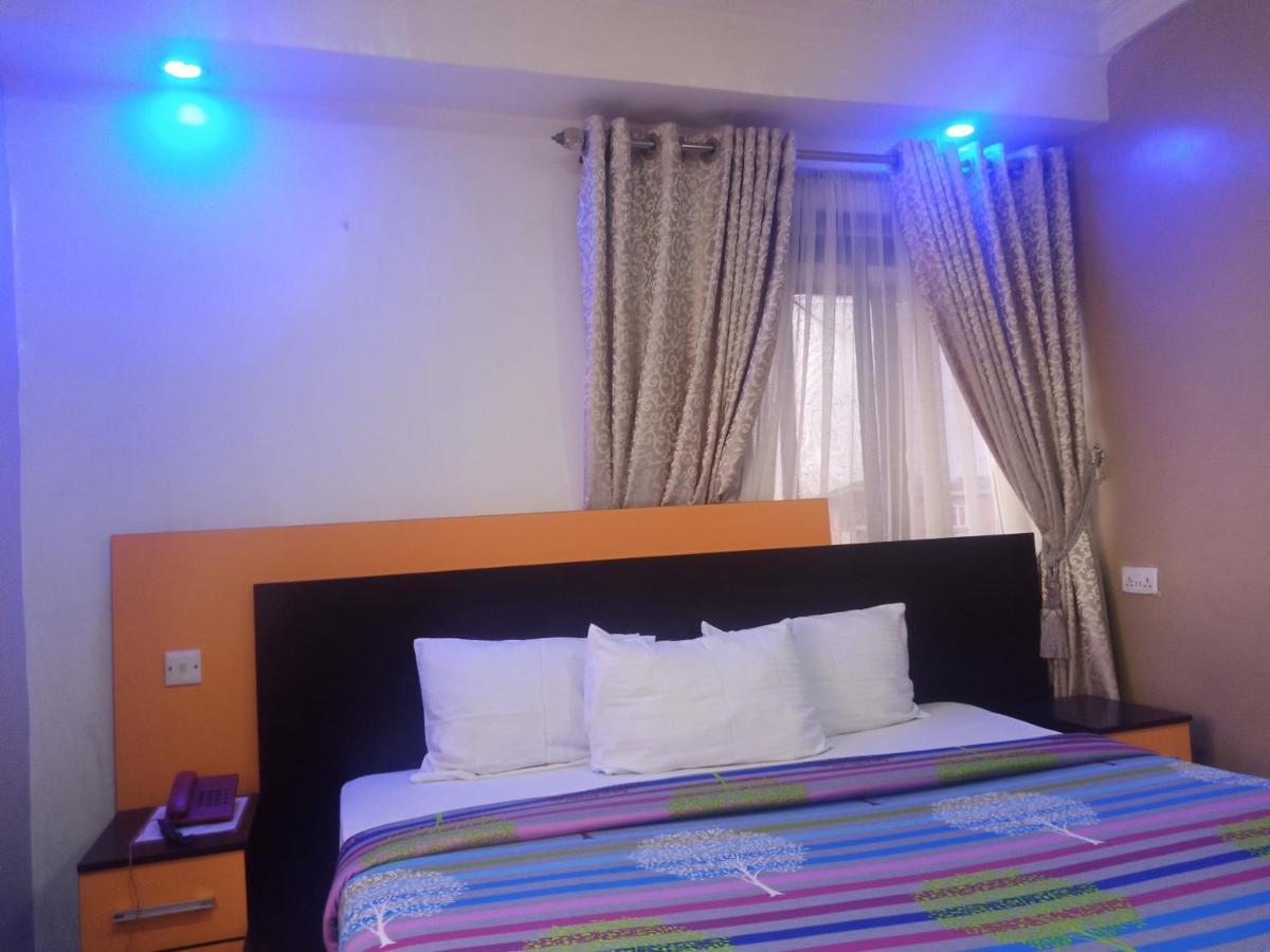 Alluring View Hotel - Toyin Sreet Ikeja Εξωτερικό φωτογραφία
